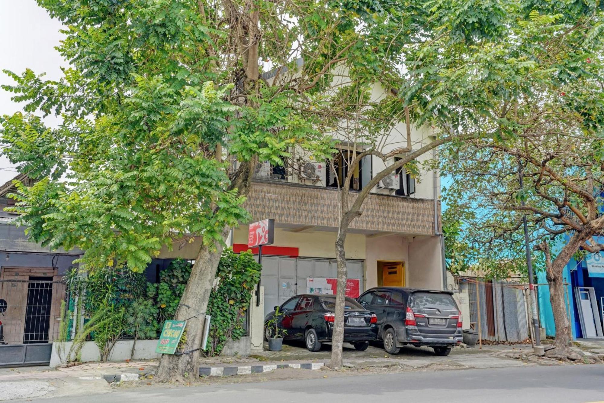 Oyo 90234 Dhoho Family Guest House ケディリ エクステリア 写真
