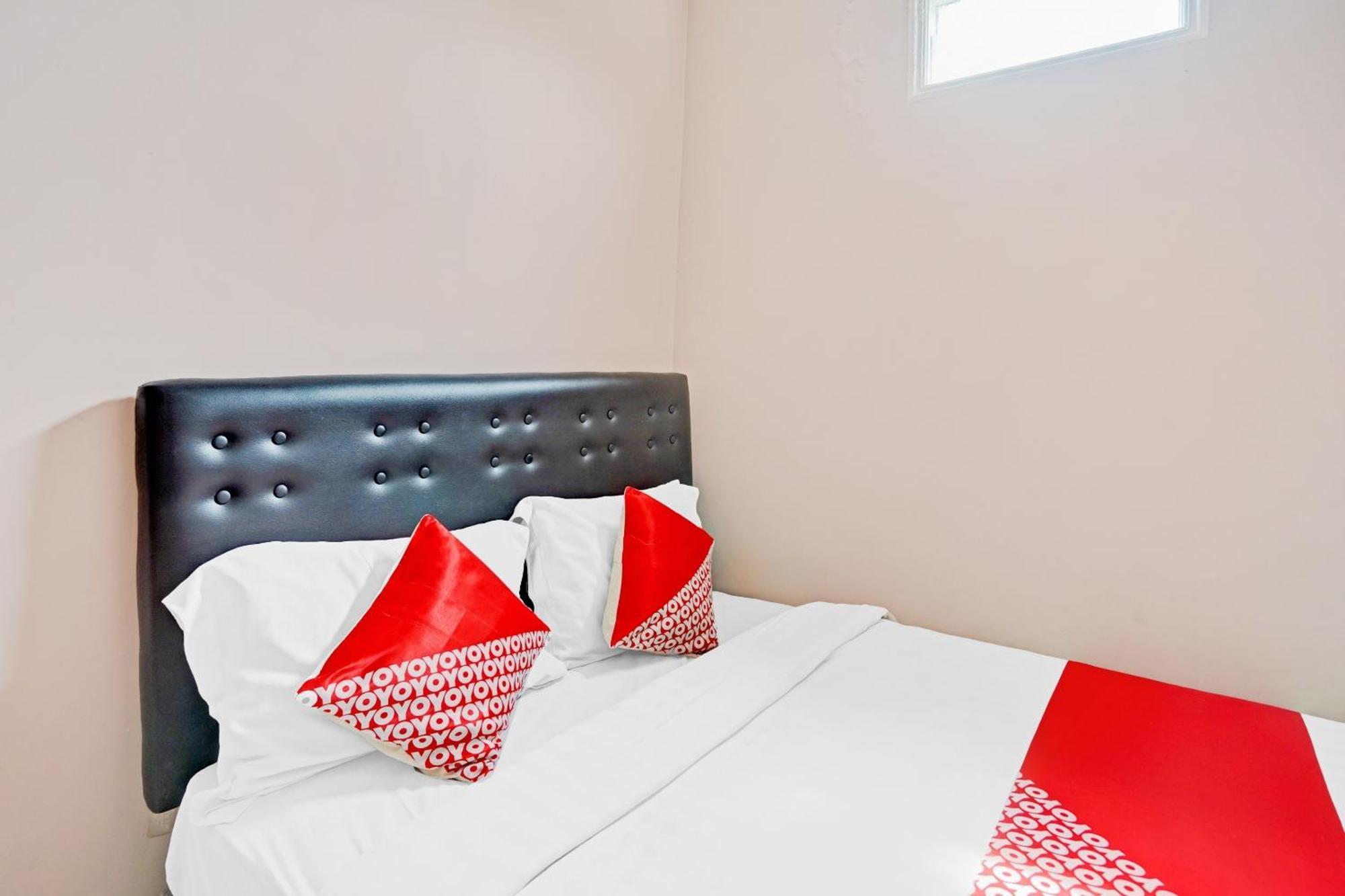 Oyo 90234 Dhoho Family Guest House ケディリ エクステリア 写真