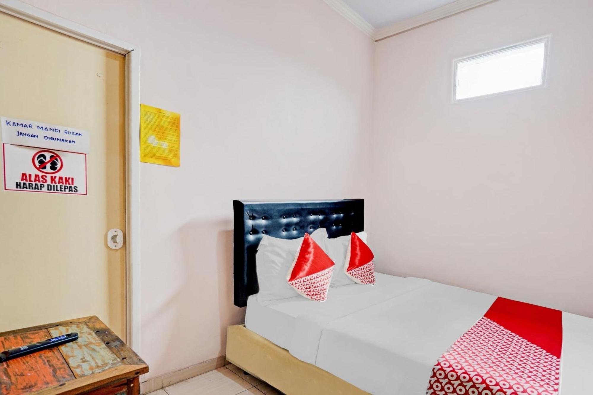 Oyo 90234 Dhoho Family Guest House ケディリ エクステリア 写真