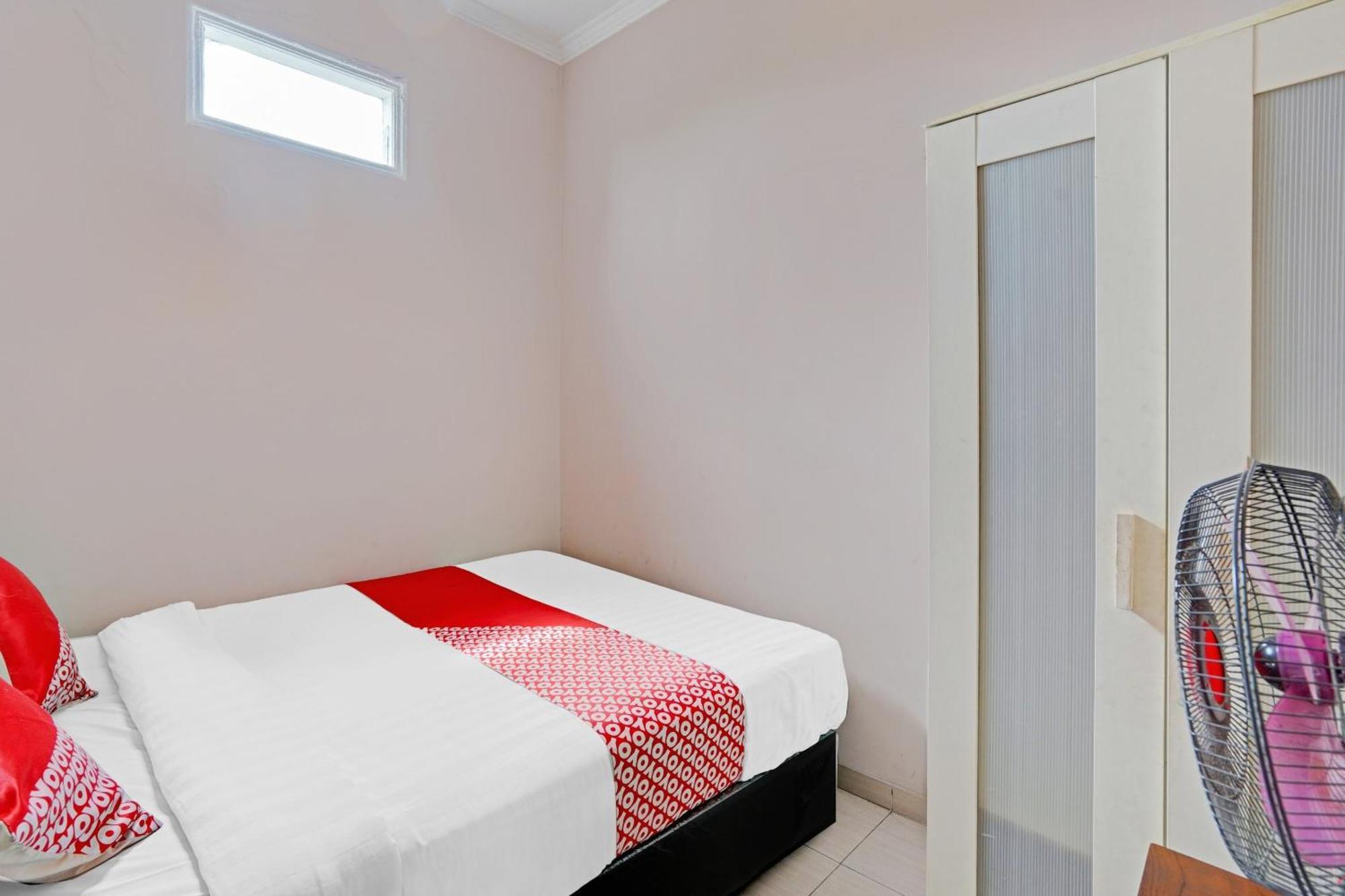 Oyo 90234 Dhoho Family Guest House ケディリ エクステリア 写真
