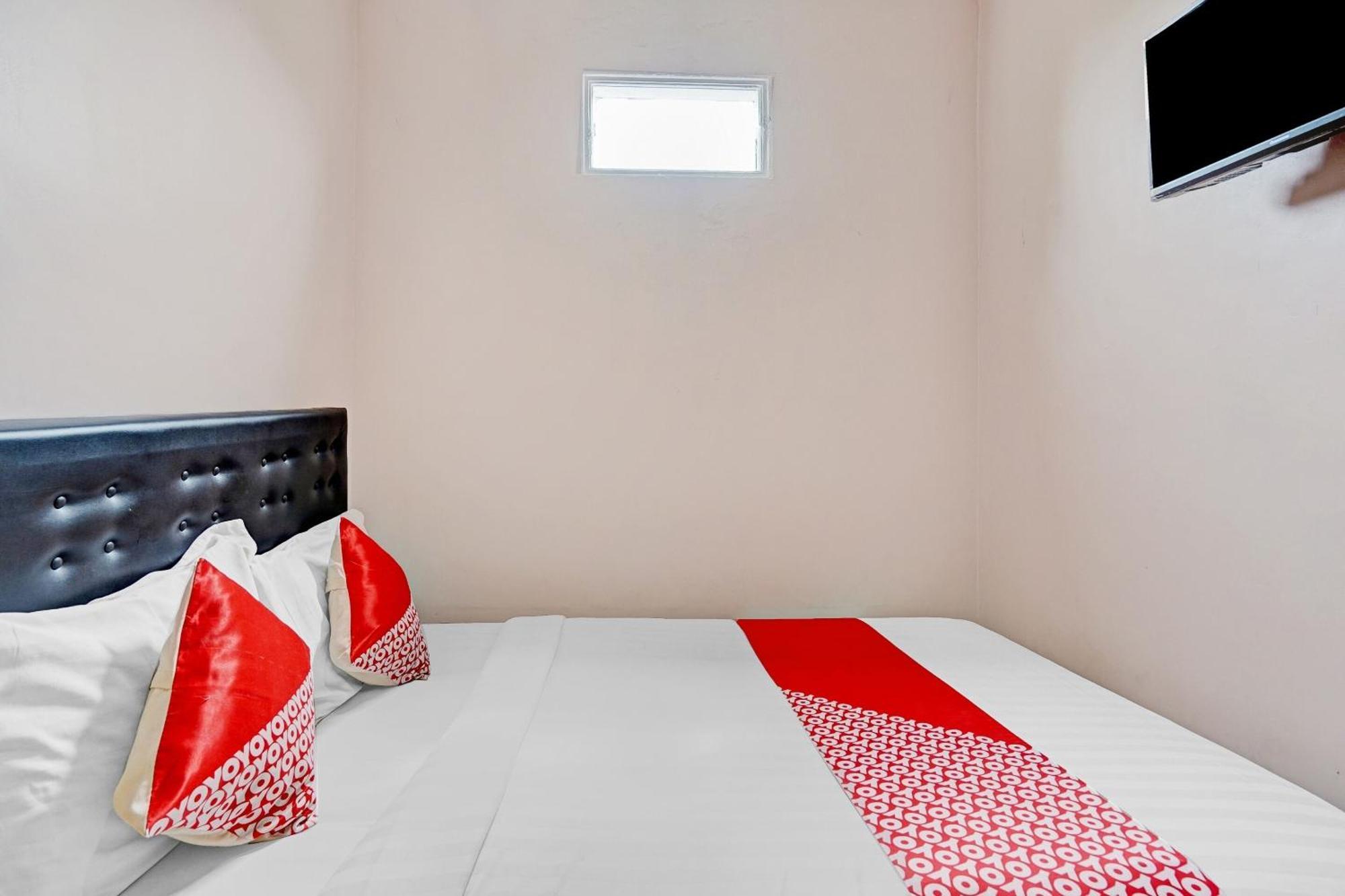 Oyo 90234 Dhoho Family Guest House ケディリ エクステリア 写真