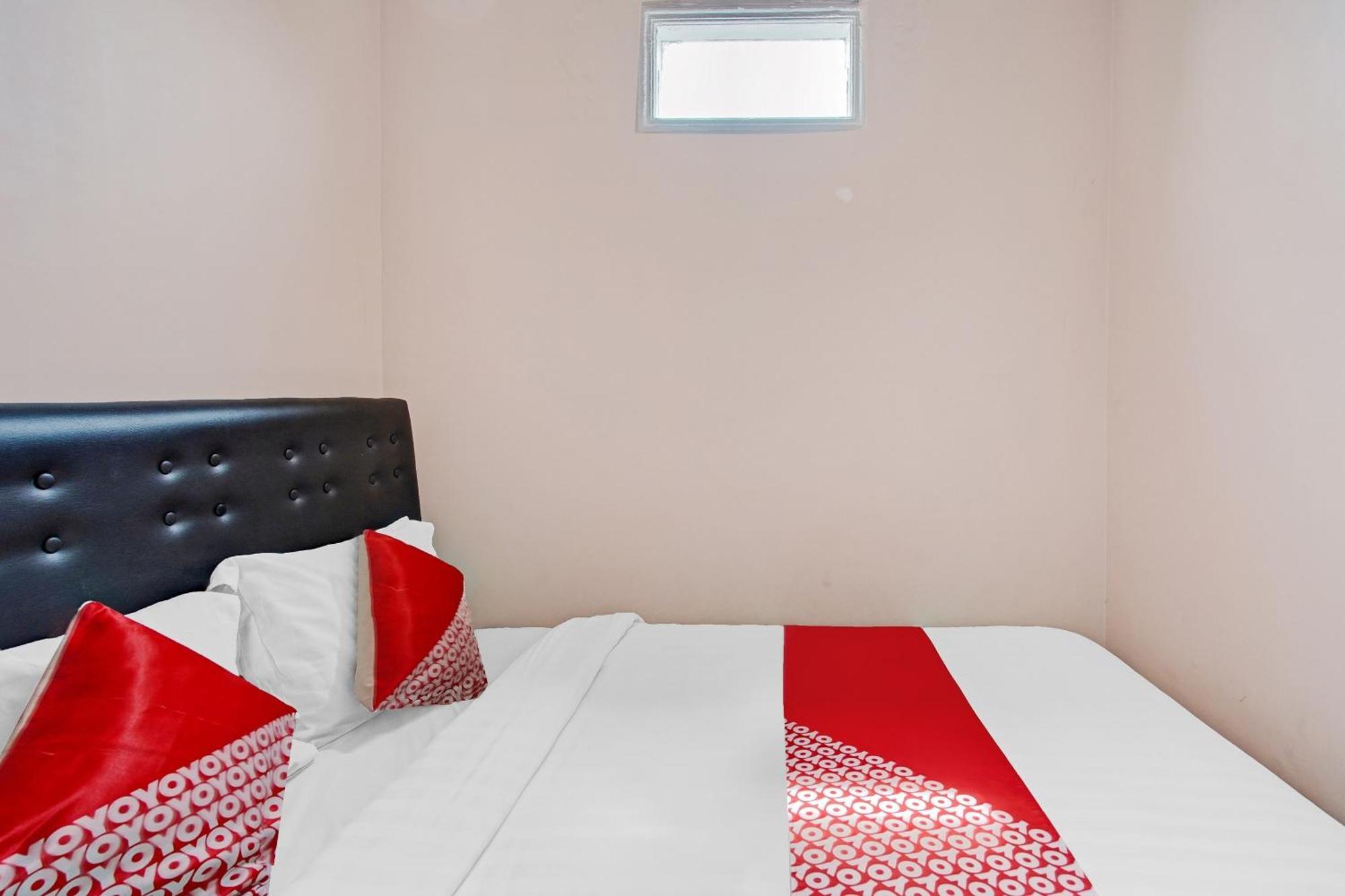 Oyo 90234 Dhoho Family Guest House ケディリ エクステリア 写真