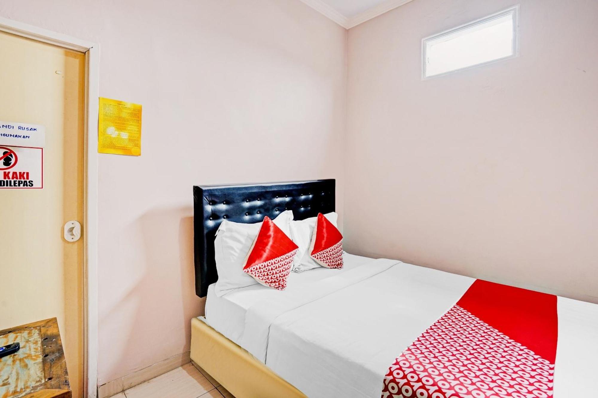 Oyo 90234 Dhoho Family Guest House ケディリ エクステリア 写真