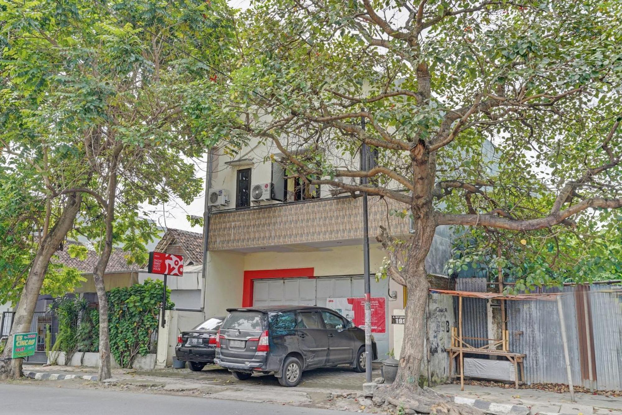 Oyo 90234 Dhoho Family Guest House ケディリ エクステリア 写真