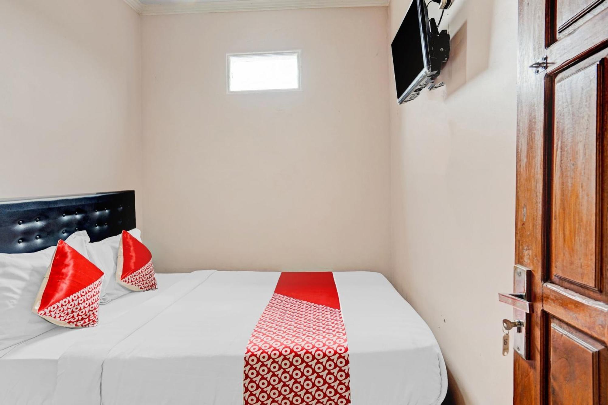 Oyo 90234 Dhoho Family Guest House ケディリ エクステリア 写真